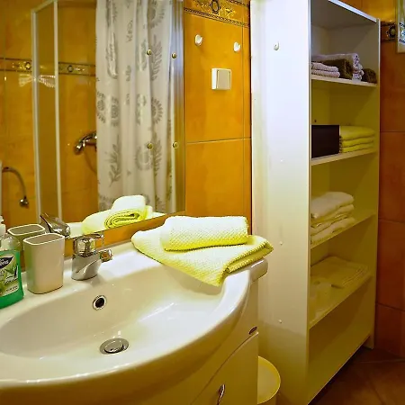 Yellow House Appartement *